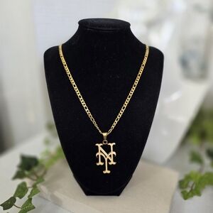 Gold Stainless Steel 22" Figaro Chain with New York Mets Pendant